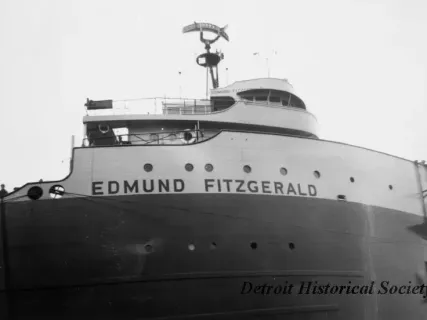 Black and white photo of the ship Edmund Fitzgerald's bow, with a radar on top.