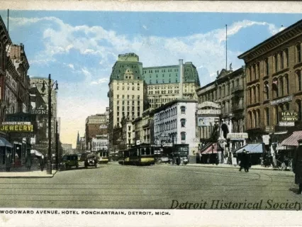 Postcard - Woodward Avenue, Hotel Pontchartrain, Detroit, Mich.