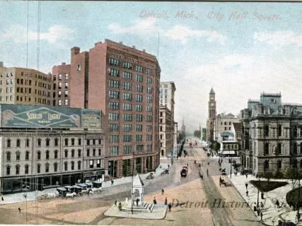 Postcard - Detroit, Mich. City Hall Square