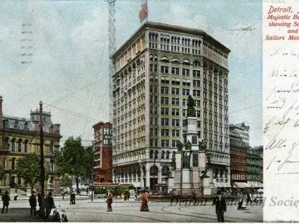 Postcard - Detroit, Mich., Majestic Building, Showing Soldiers and Sailors Monument