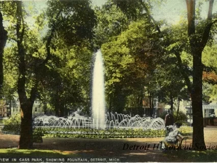 Postcard - A View in Cass Park, Showing Fountain, Detroit, Mich.