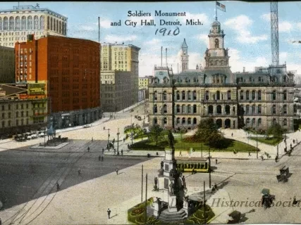 Postcard - Soldiers Monument and City Hall, Detroit, Mich.
