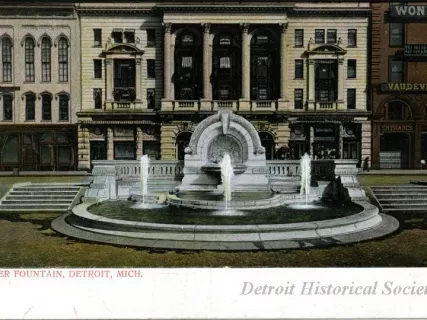 Postcard - Palmer Fountain, Detroit, Mich.