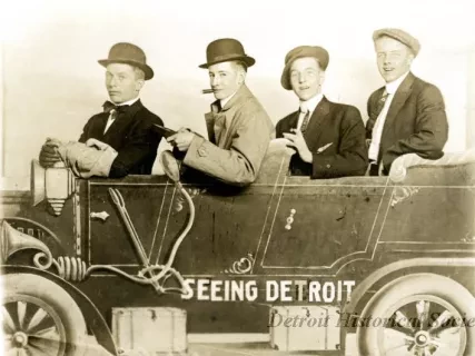 Postcard, Picture