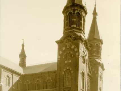 Postcard - Old Saint Mary's Church, Downtown, Detroit, Mich.