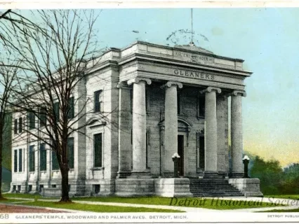 Postcard - Gleaners' Temple, Woodward and Palmer Aves., Detroit, Mich. - Gleaners Temple, Woodward & Palmer Aves.