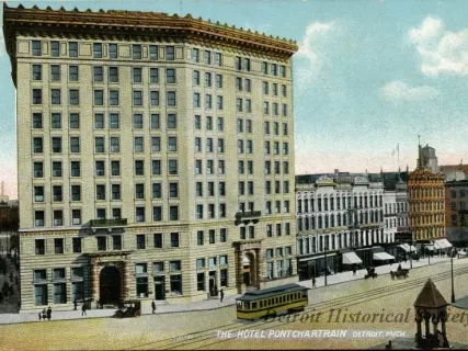 Postcard - The Hotel Pontchartrain, Detroit, Mich.