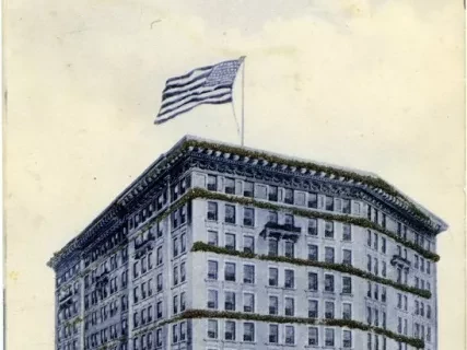 Postcard - New Pontchartrain Hotel, Detroit, Mich.