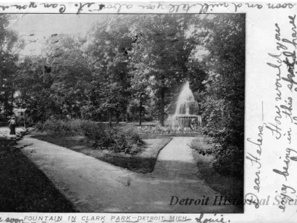 Postcard - Foutain in Clark Park - Detroit, Mich.