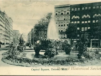 Postcard - Capitol Park, Detroit, Mich.