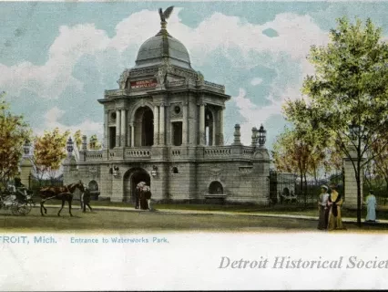 Postcard - Detroit, Mich. Entrance to Waterworks Park.