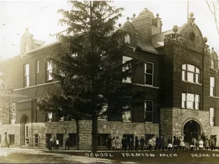 Postcard - School, Trenton, Mich.