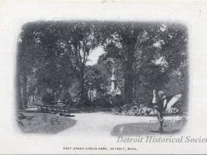 Postcard - East Grand Circus Park, Detroit, Mich.