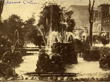 Postcard - Fountain, Washington Boulevard, Detroit Mich.