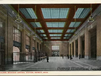 Postcard - Concourse, Michigan Central Station, Detroit, Mich.