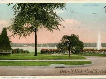 Postcard - Owen Park and Detroit River, Detroit, Mich.