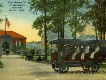 Postcard - Sight Seeing Car at Aquarium, Belle Isle, Detroit, Mich.