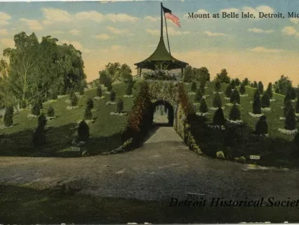 Postcard - Mount at Belle Isle, Detroit, Mich.