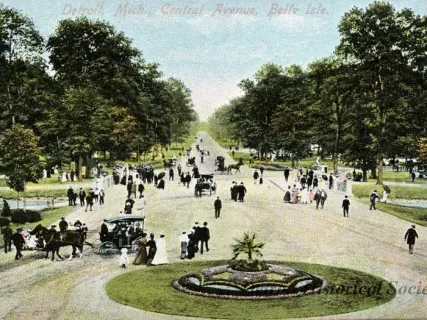 Postcard - Detroit, Mich., Central Avenue, Belle Isle
