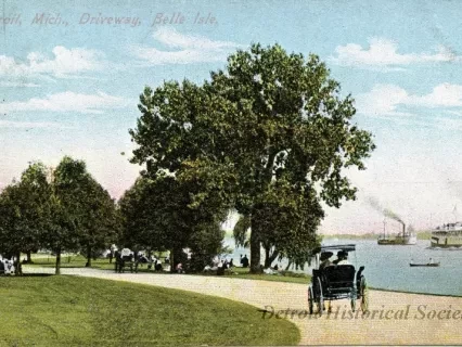Postcard - Detroit, Mich., Driveway, Belle Isle.