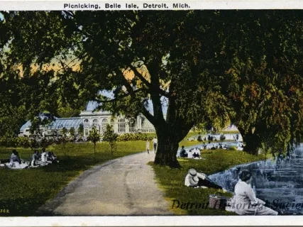 Postcard - Picnicking, Belle Isle, Detroit, Mich.