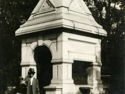 Postcard - Muir Fountain - Belle Isle - Detroit - Mich
