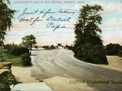 Postcard - Approach to Belle Isle Bridge, Detroit, Mich.