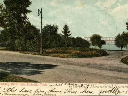 Postcard - Driveway, Belle Isle, Detroit, Mich.