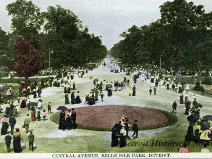 Postcard - Central Avenue, Belle Isle Park, Detroit, Mich.