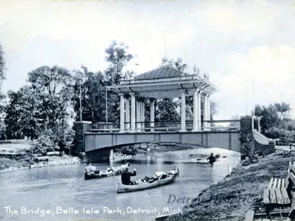 Postcard - The Bridge, Belle Isle Park, Detroit, Mich.