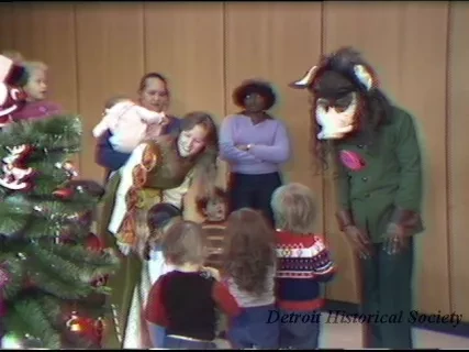 U-Matic - Noel Night B-Roll
Santa and Christmas Tree Decorations at Cultural Center
Children
Art Card & Music
Dec. 1981, 18 min.