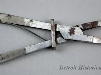 Pliers