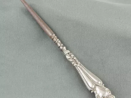Buttonhook