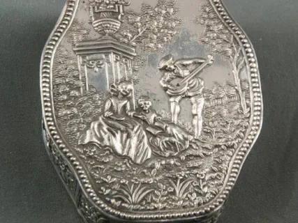 Snuffbox