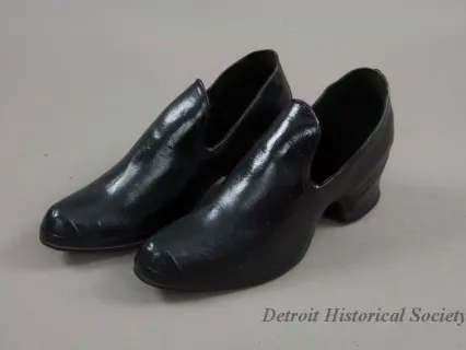 Shoe