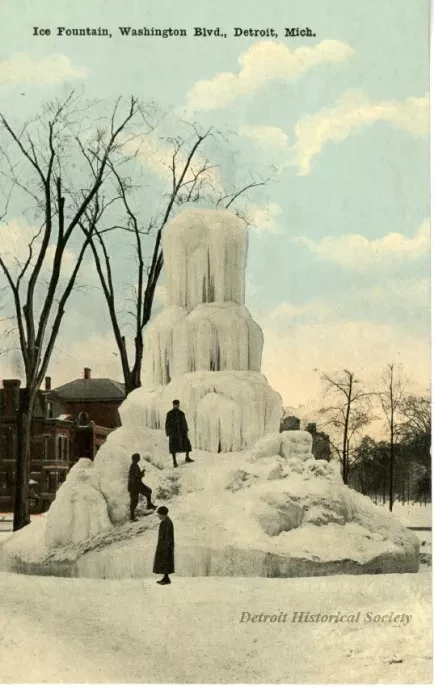 Postcard - Ice Fountain, Washington Blvd., Detroit, Mich.