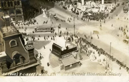 Postcard - Detroit's V-Liberty Week Scene on Campus Martius