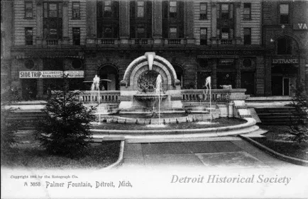 Postcard - Palmer Fountain, Detroit, Mich.