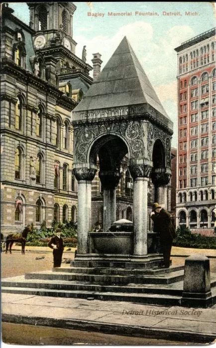 Postcard - Bagley Memorial Fountain, Detroit, Mich.