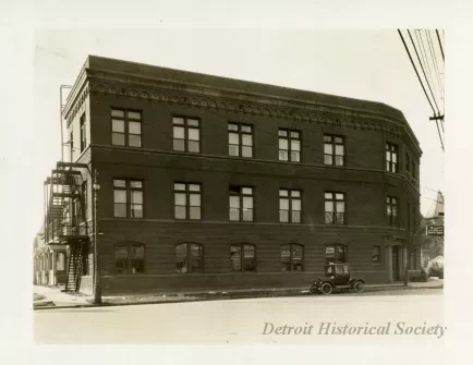 Binder, Post - Appraisal of Buildings for Michigan Bell Telephone Co. 
by Albert Kahn, Inc.