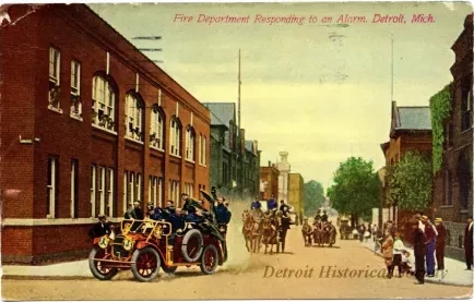 Postcard - Fire Department Responding to an Alarm. Detroit, Mich. - Fire Department Responding to an Alarm