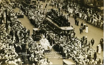 Postcard - Automobile Parade, Cadillaqua, Detroit, 1912.