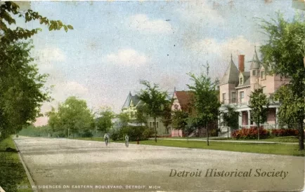 Postcard - Residences on Eastern Boulevard, Detroit, Mich.