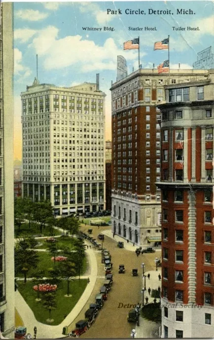 Postcard - Park Circle, Detroit, Mich.