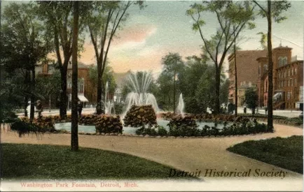Postcard - Washington Park Fountain, Detroit, Mich.
