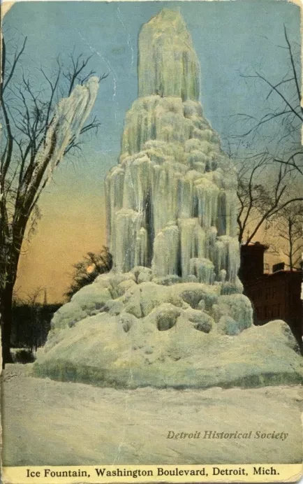 Postcard - Ice Fountain, Washington Boulevard, Detroit, Mich.