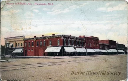 Postcard - Eureka and Ave., Wyandotte, Mich.