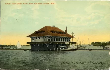 Postcard - Detroit Yacht Club's Home, Belle Isle Park, Detroit, Mich.