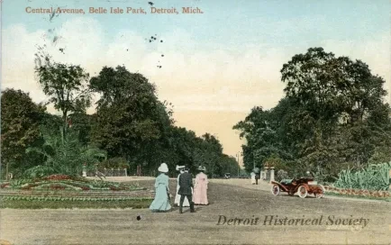 Postcard - Central Avenue, Belle Isle Park, Detroit, Mich.