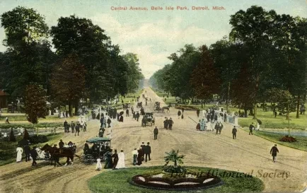 Postcard - Central Avenue, Belle Isle Park, Detroit, Mich.